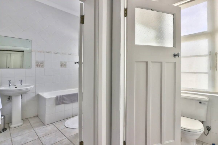 2 Bedroom Property for Sale in Sea Point Western Cape
